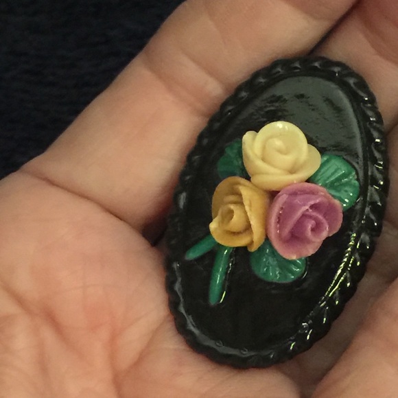 Jewelry - Black enamel small brooch